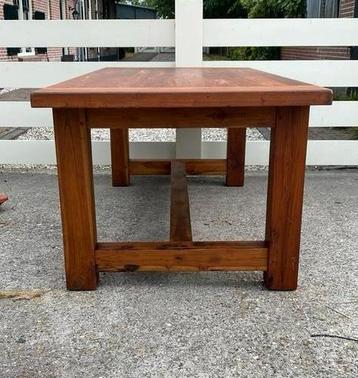 Grote massieve robuuste brutalistiche teakhouten eettafel beschikbaar voor biedingen