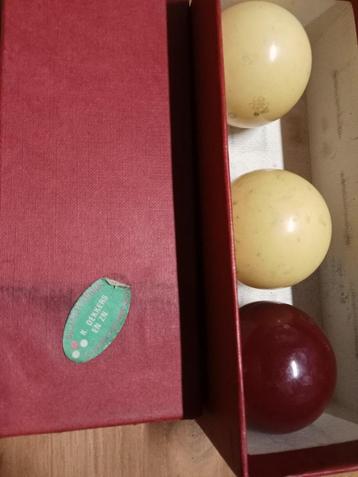 Biljartballen oud  beschikbaar voor biedingen