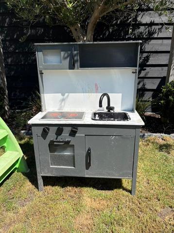 Gratis speelkeuken om op te knappen beschikbaar voor biedingen