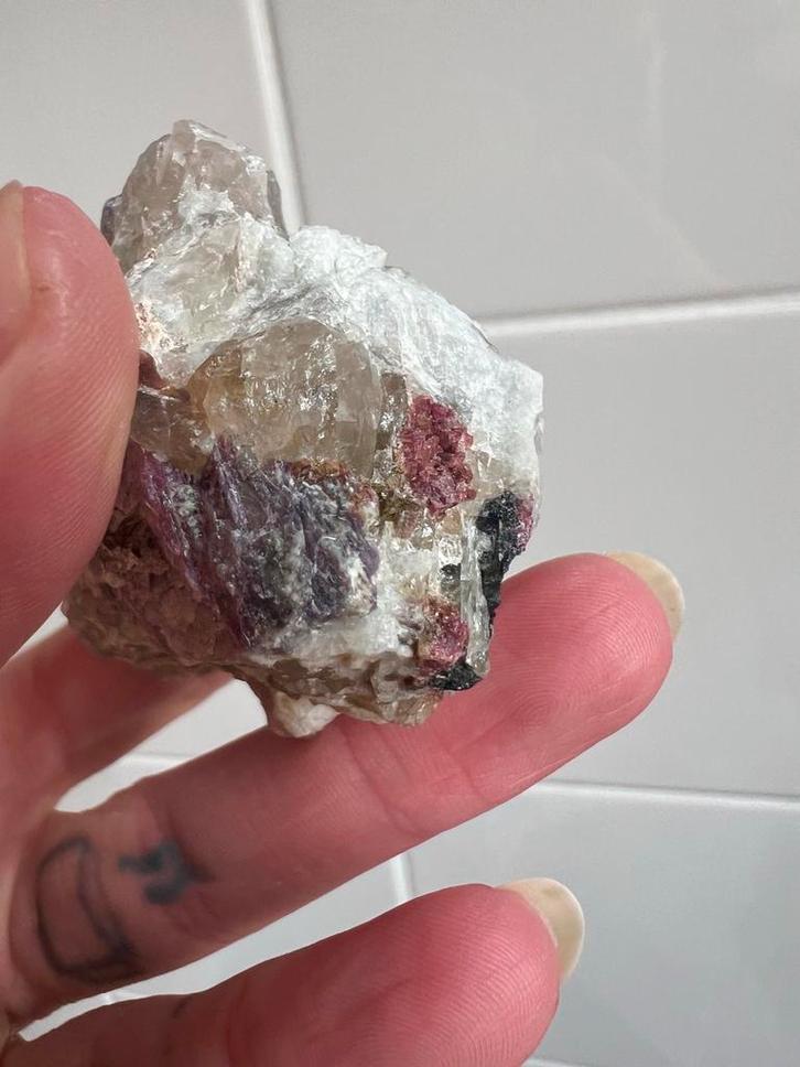 Ruwe Lepidoliet - Paarse Mica Mineraal, Verzamelen, Mineralen en Fossielen, Mineraal, Ophalen of Verzenden