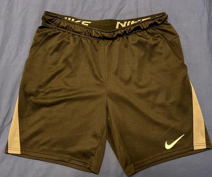 Heren: sportbroekje Nike mt L €5,-, Kleding | Heren, Sportkleding, Zo goed als nieuw, Algemeen, Zwart, Ophalen