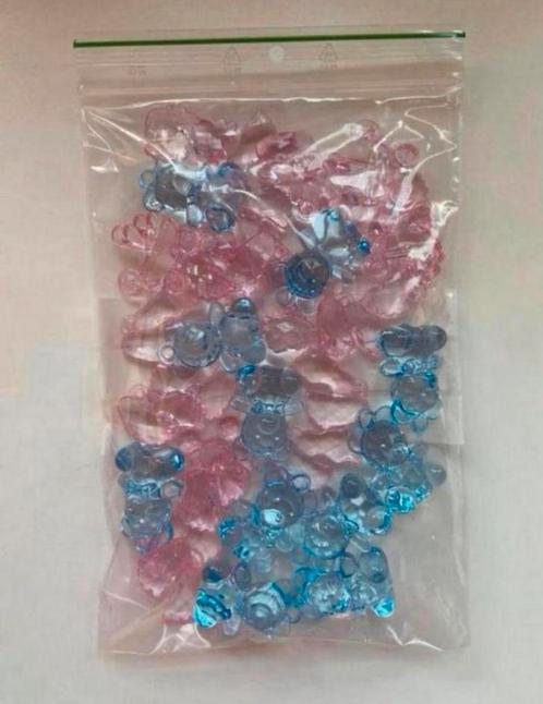 Partij diverse hangers en bedels roze & blauw - 35 stuks, Hobby en Vrije tijd, Feestartikelen, Nieuw, Geboorte of Huwelijk, Ophalen of Verzenden