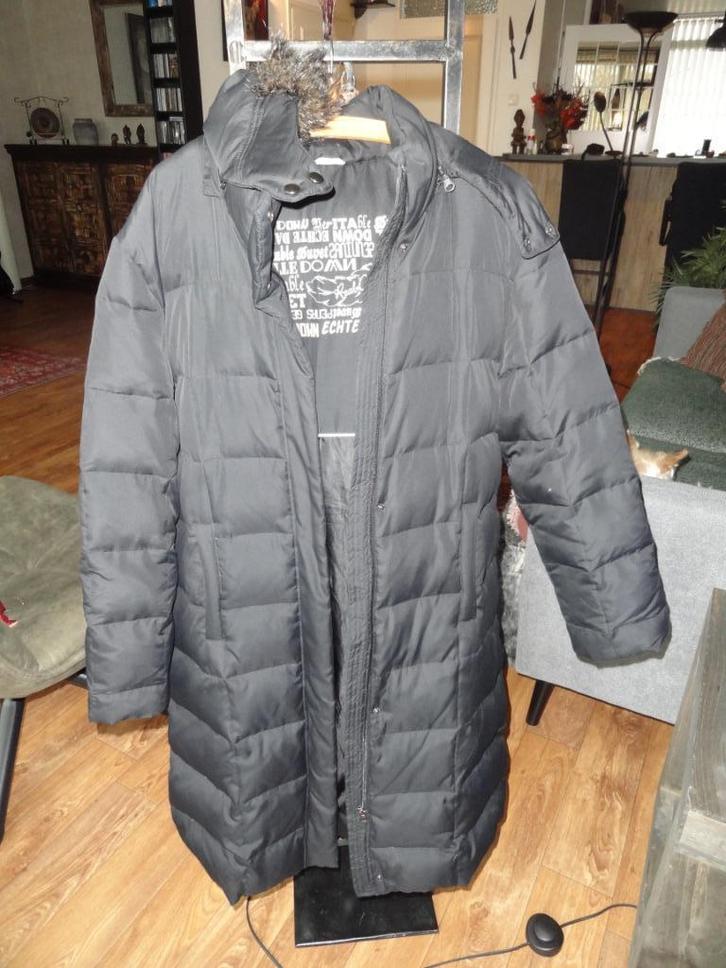 Mooie warme zwarte dames jas, maat 42-44, Kleding | Dames, Jassen | Winter, Zo goed als nieuw, Maat 42/44 (L), Zwart, Ophalen of Verzenden