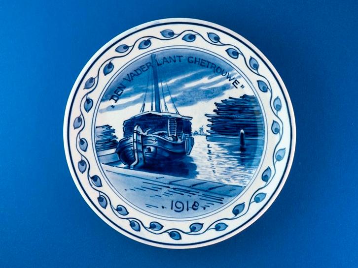 Porceleyne Fles 1918 Turfschip Den Vaderlant getrouwe 18cm 1, Antiek en Kunst, Antiek | Wandborden en Tegels, Ophalen of Verzenden