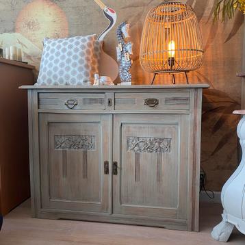 Commode beschikbaar voor biedingen