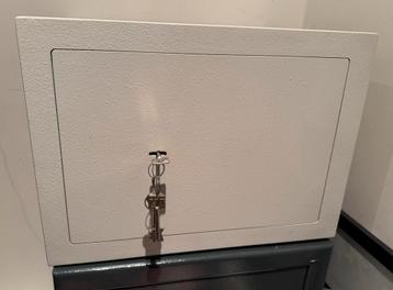 Zeer degelijke PT-1 kluis brandkast met 3 sleutels beschikbaar voor biedingen