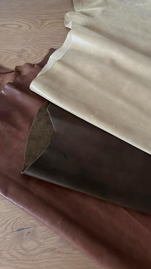 Grote lappen leer | 1mm dik, Hobby en Vrije tijd, Stoffen en Lappen, Nieuw, Leer of Kunstleer, 30 tot 120 cm, 30 tot 200 cm, Bruin
