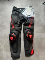 Dainese Motorbroek Maat 44 gloednieuw, Motoren, Nieuw met kaartje, Dainese, Broek | leer, Heren