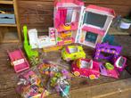 Pinypon speelcentrum + twee auto's + accessoires, Ophalen of Verzenden, Zo goed als nieuw, Poppenhuis