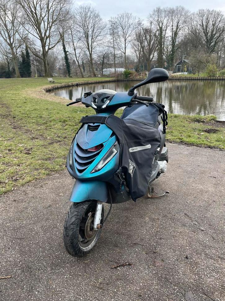 Piaggio Zip SP 2019 - Nette scooter met beenkleed, Fietsen en Brommers, Scooters | Piaggio, Gebruikt, Zip, Maximaal 45 km/u, Benzine
