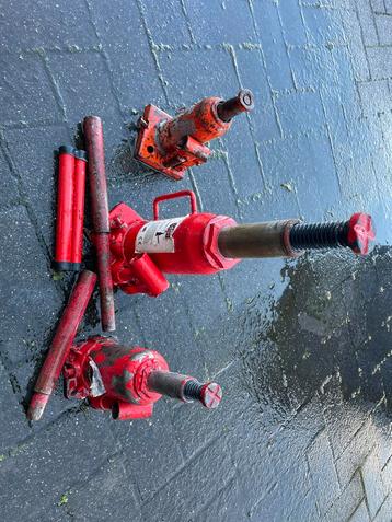 3 Goed Werkende Pompkrikken - Set beschikbaar voor biedingen