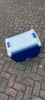 Koelbox tafeltje en 2 krukjes in 1 wieltjes 30l, Ophalen, Zo goed als nieuw, Koelbox, Koelelement