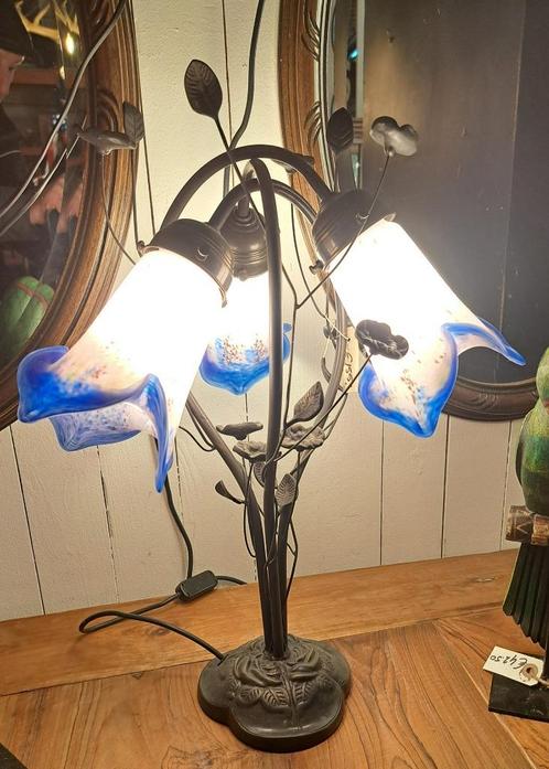 Staande Pate de Verre lamp met 3 glazen kelk kapjes erg mooi, Antiek en Kunst, Antiek | Lampen, Ophalen