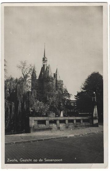 Zwolle, Gezicht op de Sassenpoort. Opruimingskaart beschikbaar voor biedingen