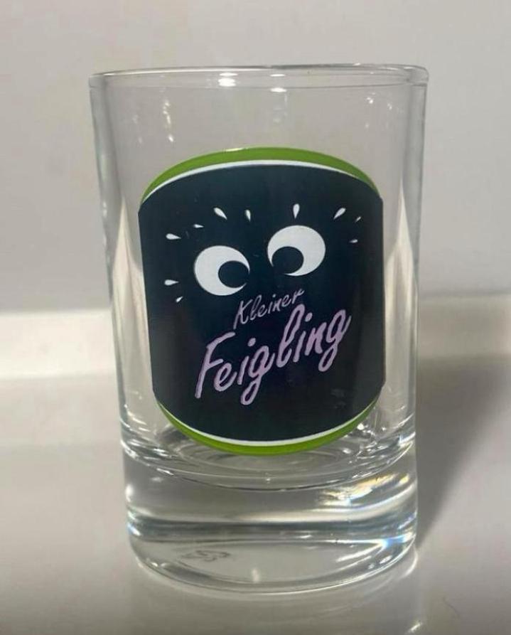 Klein glaasje Kleiner Feigling. Hoogte 6,5 cm., Verzamelen, Glas en Borrelglaasjes, Zo goed als nieuw, Borrel- of Shotglas, Ophalen of Verzenden