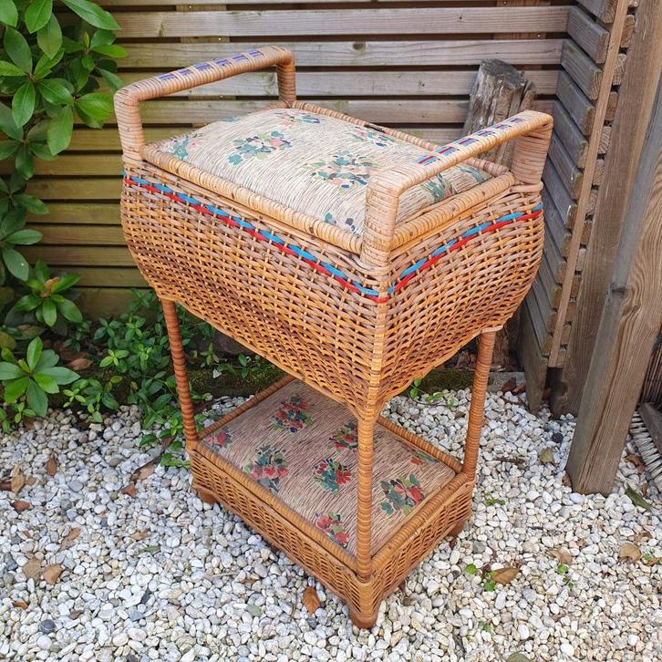 Vintage - Naaimand - Naaikist - Riet/Rotan - Met INHOUD! - *, Hobby en Vrije tijd, Naaien en Fournituren, Gebruikt, Overige typen