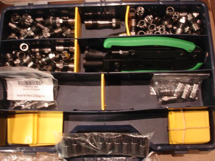 Hirschmann Complete connectorkoffer, Audio, Tv en Foto, Televisie-accessoires, Zo goed als nieuw, Ophalen