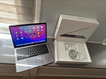 MacBook Pro Touchbar /ID13 inch i5 2.9/8GB 512 GB zgan beschikbaar voor biedingen