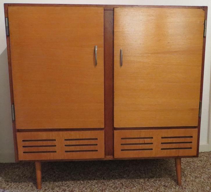 Vintage kastje met schuine pootjes. Mid century. Deens, Huis en Inrichting, Kasten | Overige, Gebruikt, Ophalen