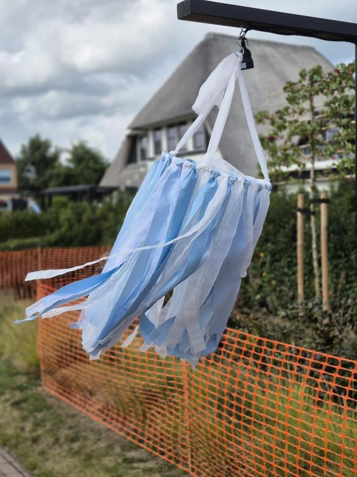 Straatversiering voor feestpalen, ringen met stroken stof., Hobby en Vrije tijd, Feestartikelen, Zo goed als nieuw, Ophalen