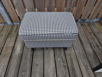 Strandmon voetenbankje (Ikea) beschikbaar voor biedingen