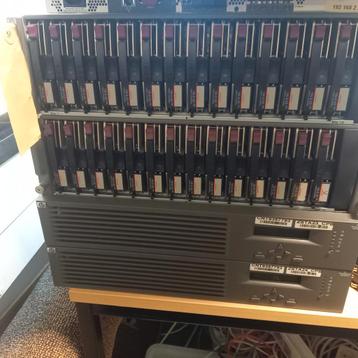 2 x HSV200 FC Controllers + storage arrays beschikbaar voor biedingen
