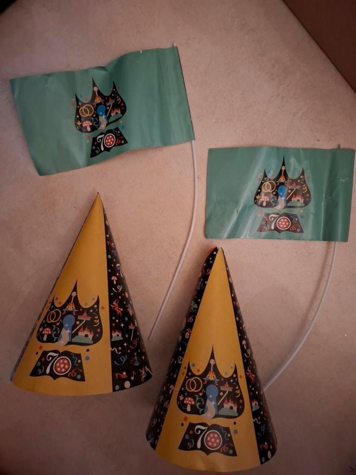 efteling 70 jaar versiering hoed en vlag, Verzamelen, Efteling, Gebruikt, Gebruiksvoorwerp, Ophalen of Verzenden