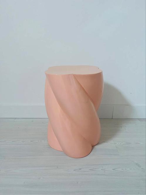 &Klevering Pillow Marshmallow Pink bijzettafel, Huis en Inrichting, Tafels | Bijzettafels, Zo goed als nieuw, Rond, 45 tot 60 cm