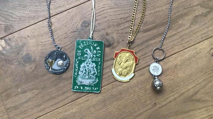 Carnaval kettingen, Sieraden, Tassen en Uiterlijk, Kettingen, Zo goed als nieuw, Overige materialen, Ophalen of Verzenden