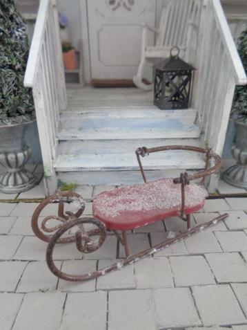Oude slee…licht besneeuwd..Poppenhuis 1:12... (Fotonr F131)* beschikbaar voor biedingen