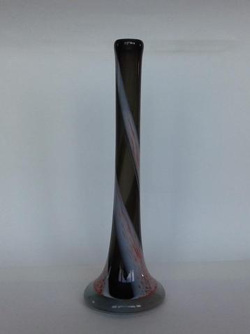 Vaas Chimneyvaas Artglass beschikbaar voor biedingen
