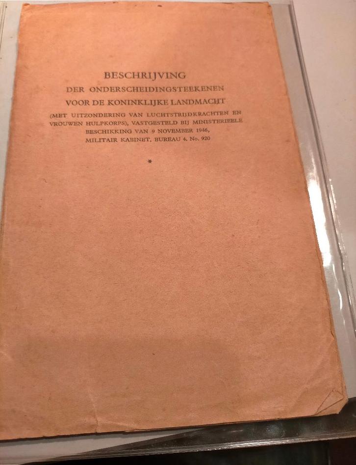 Beschrijving  onderscheidingstekenen KL dd 9 november 1946, Verzamelen, Militaria | Algemeen, Landmacht, Boek of Tijdschrift, Nederland