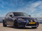 Lexus IS 300h Hybrid 223pk CVT 2017 Blauw - FACELIFT -, Auto's, Lexus, Automaat, Achterwielaandrijving, Blauw, Leder en Stof