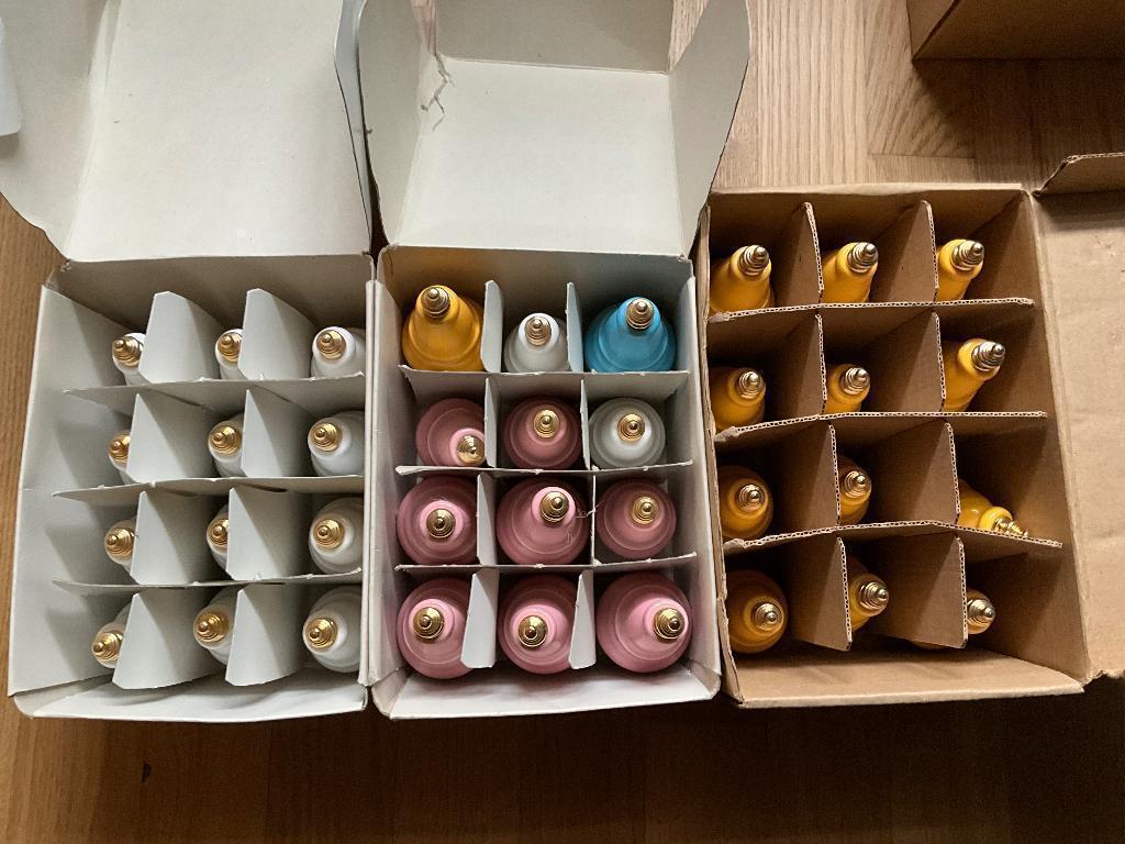3 dozen met retro zalf/parfum potjes meerdere kleuren, Nieuw, Ophalen of Verzenden, 3 dozen met retro zalf/parfum potjes meerdere kleuren