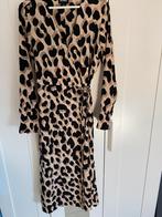 Prachtige wikkeljurk van Monki, Kleding | Dames, Jurken, Ophalen of Verzenden, Zo goed als nieuw, Maat 42/44 (L), Onder de knie