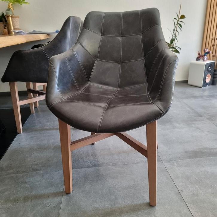 Vier eetkamerstoelen om op te knappen, Huis en Inrichting, Stoelen, Gebruikt, Vijf, Zes of meer stoelen, Grijs, Ophalen