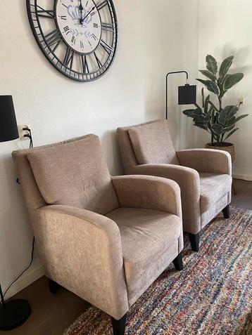 2 fauteuils beschikbaar voor biedingen