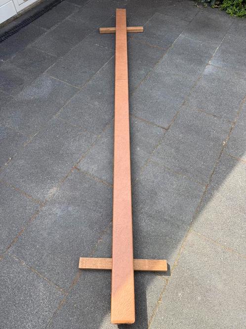 Houten Turnbalk met leer omkleed, wegdraaiende poten, Sport en Fitness, Turnen, Zo goed als nieuw, Materiaal, Maat 36 t/m 42, Bruin