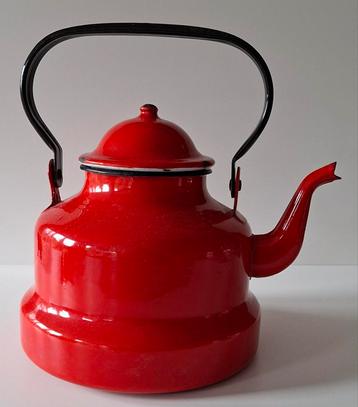 Vintage Rode Emaille Waterketel. beschikbaar voor biedingen