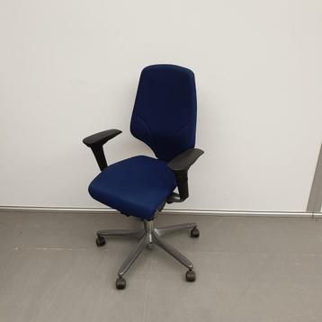 Giroflex bureaustoel - blauwe stof beschikbaar voor biedingen