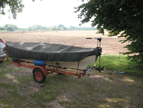 Polyester sloep met trailer en elektromotor, Watersport en Boten, Sloepen, Gebruikt, Tot 10 pk, 3 tot 6 meter, Buitenboordmotor