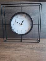 Zwarte metale vierkant met ronde klok Winchester station, Huis en Inrichting, Woonaccessoires | Klokken, Ophalen of Verzenden