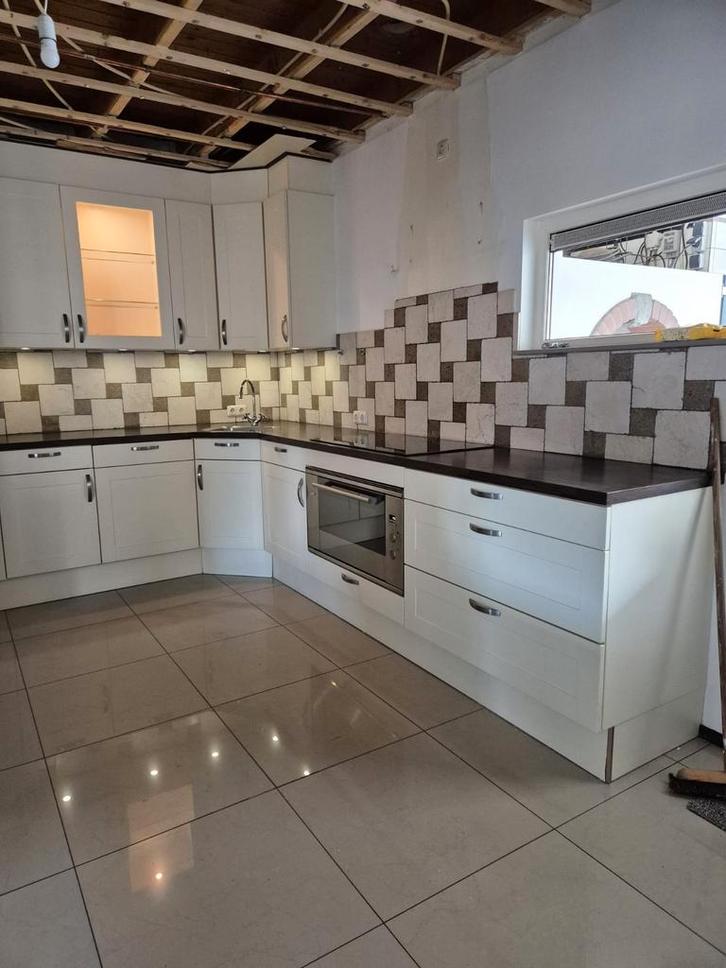 Hoekkeuken Wit met Inbouwapparatuur - MOET WEG!, Huis en Inrichting, Keuken | Complete keukens, Gebruikt, Hoekkeuken, Wit, Ophalen of Verzenden
