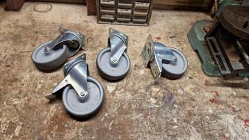 Set van 4 Zwenkwielen beschikbaar voor biedingen