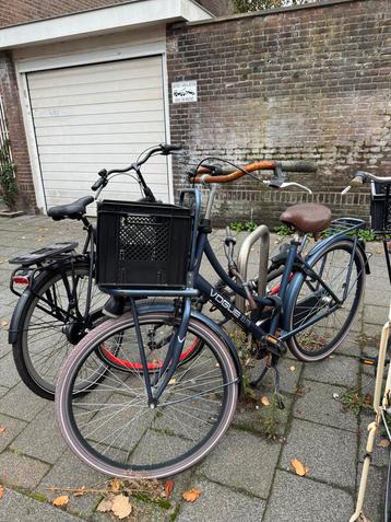 Fiets met mand beschikbaar voor biedingen