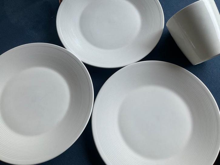 NEW YORK /3 ontbijtborden +1 grote mok, Huis en Inrichting, Keuken | Servies, Gebruikt, Bord(en), Overige stijlen, Porselein, Ophalen of Verzenden