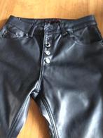 Place du Jour Nep Leren Broek XS. Met mooie knopen., Kleding | Dames, Broeken en Pantalons, Place du Jour, Ophalen, Zo goed als nieuw