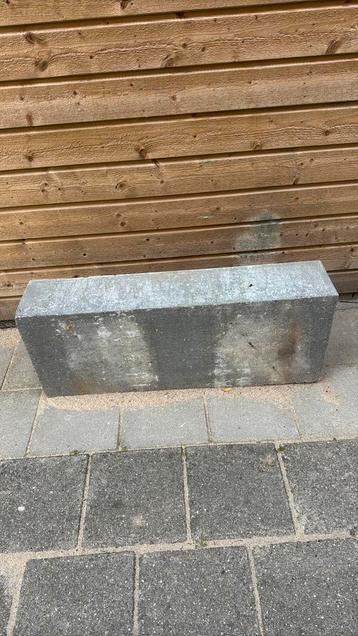 Grote opstap tegel beschikbaar voor biedingen