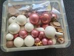 roze en witte kerstballen box vol, Diversen, Kerst, Ophalen, Gebruikt