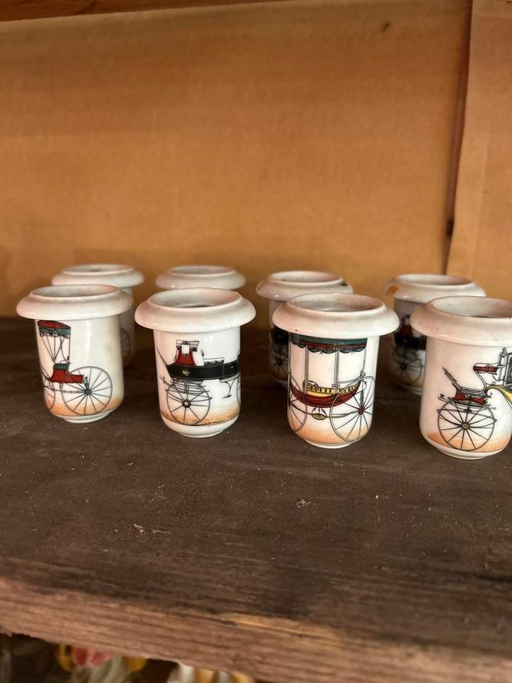 Porseleinen Eierdopjes met Koets Afbeelding, Antiek en Kunst, Antiek | Woonaccessoires, Ophalen of Verzenden